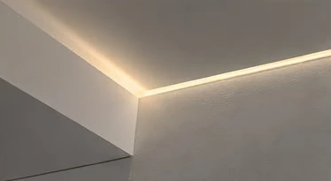 Beispiel einer fein verputzten Wand mit zurückhaltender indirekter Beleuchtung.